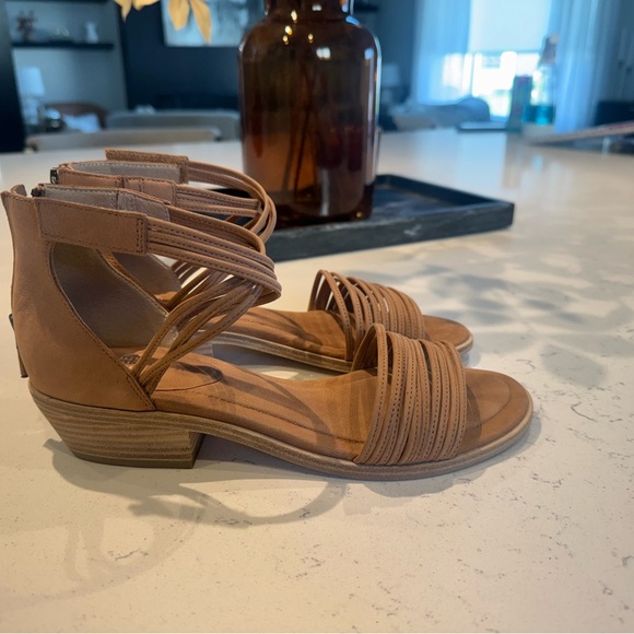Eileen Fisher Strappy Brown Sandals NIB - Picture 2 of 6